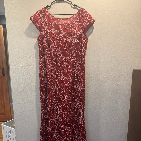 Js Collections Emarie Embroidered Lace Mermaid Gown - Scarlet - Picture 4 of 6